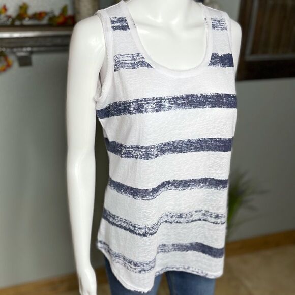 Crosby. White And Blue Stripe Button Back Closure Tank Top size Small - Picture 9 of 15